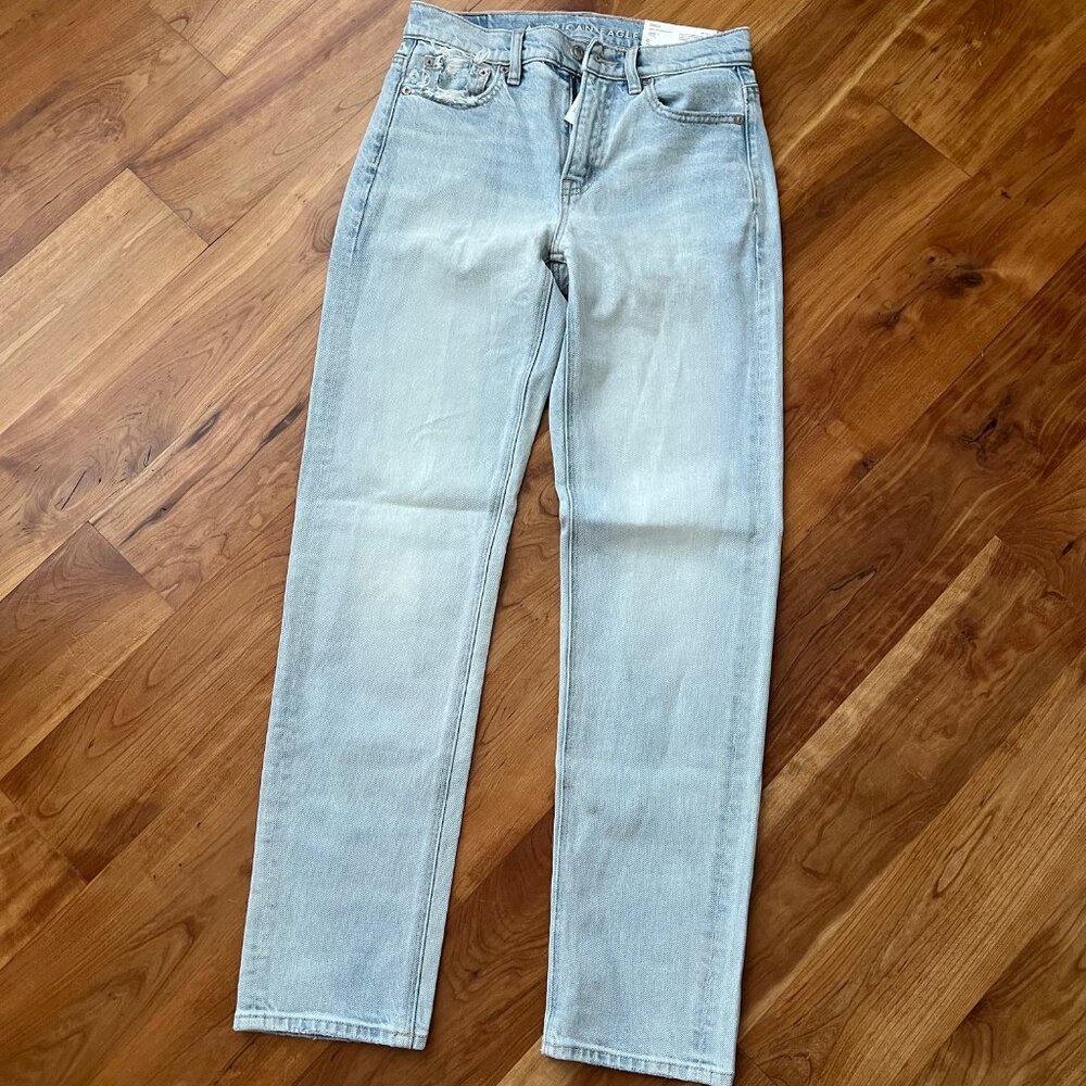 NWT** AE Super Hi-Rise Straight Jeans